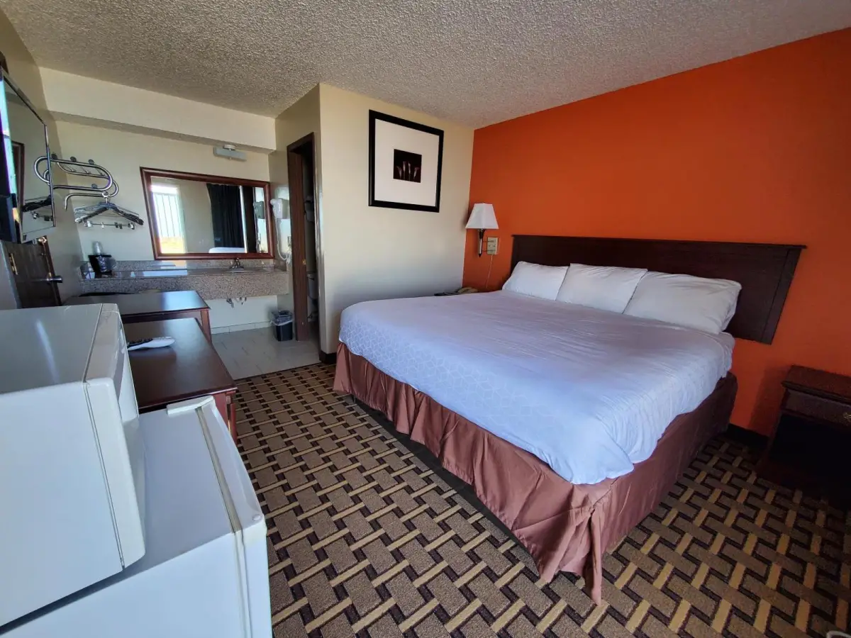 Relax Inn Henryetta 9